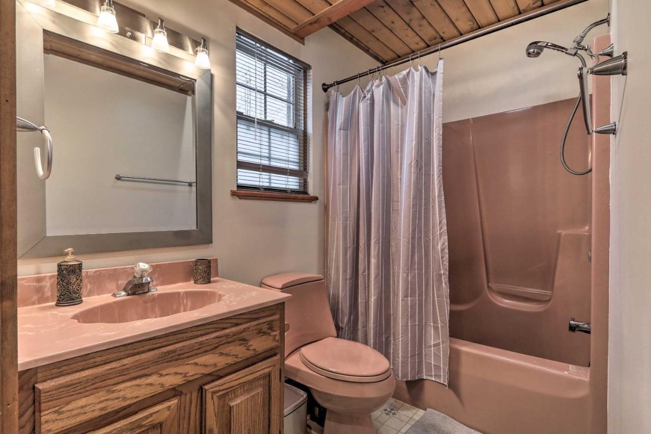 Henryville Home With Hot Tub About 5 Mi To Camelback! Ngoại thất bức ảnh